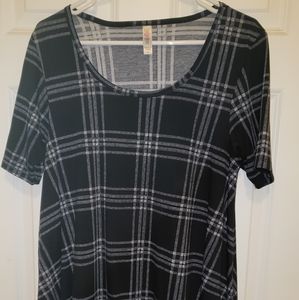 Size Medium Lularoe Perfect Tee Black and White